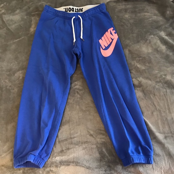 Nike Pants - Nike cropped joggers